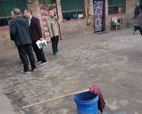 縣委、鎮(zhèn)府領(lǐng)導驗收工程