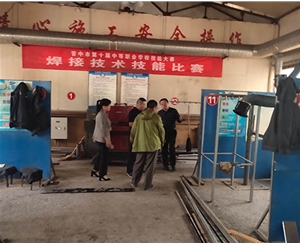 和靈石縣第一職業(yè)高中校領(lǐng)導(dǎo)在?？疾?
                                        class=